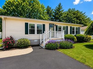 4 Trailwood Dr, Bridgewater, MA 02324