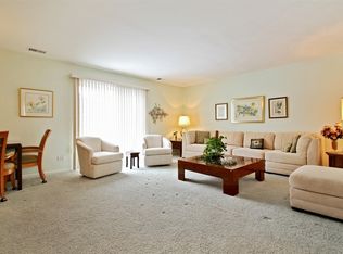 4050 Dundee Rd APT 104K, Northbrook, IL 60062