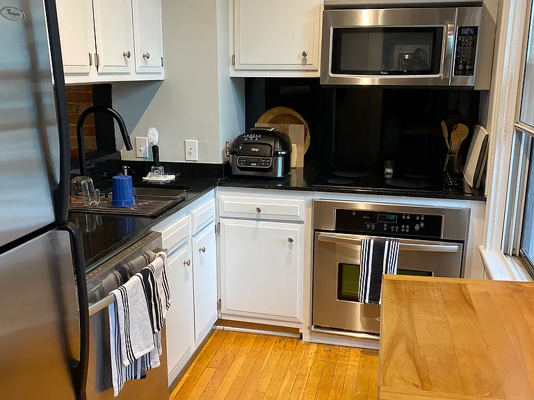 98 Baldwin St #1 — Photo 1
