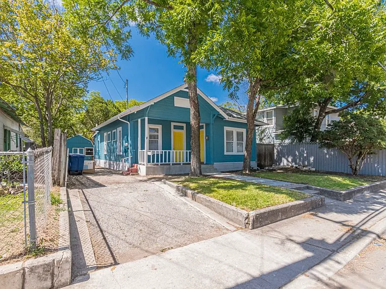 506 E Ashby Pl — Photo 8