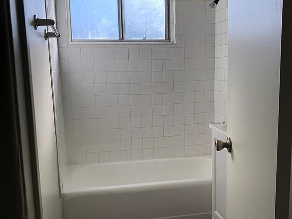 5th image of 6650 Woodman Ave APT 3