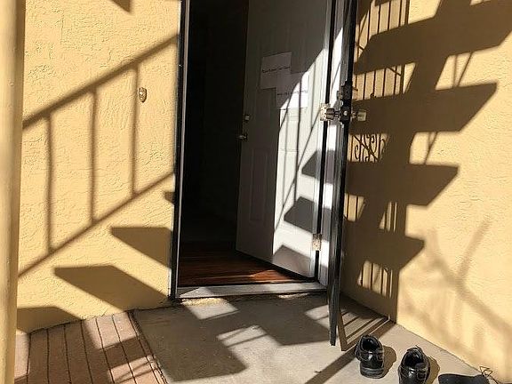 Entry way with handicap accessible access