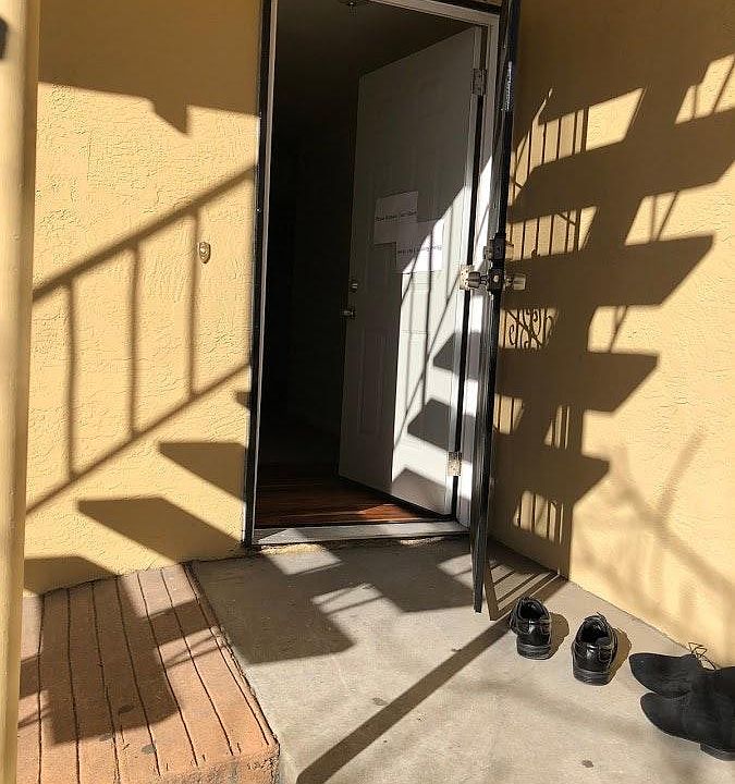 Entry way with handicap accessible access