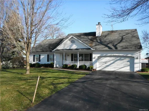 4520 Marie Dr, Hamburg, NY 14075