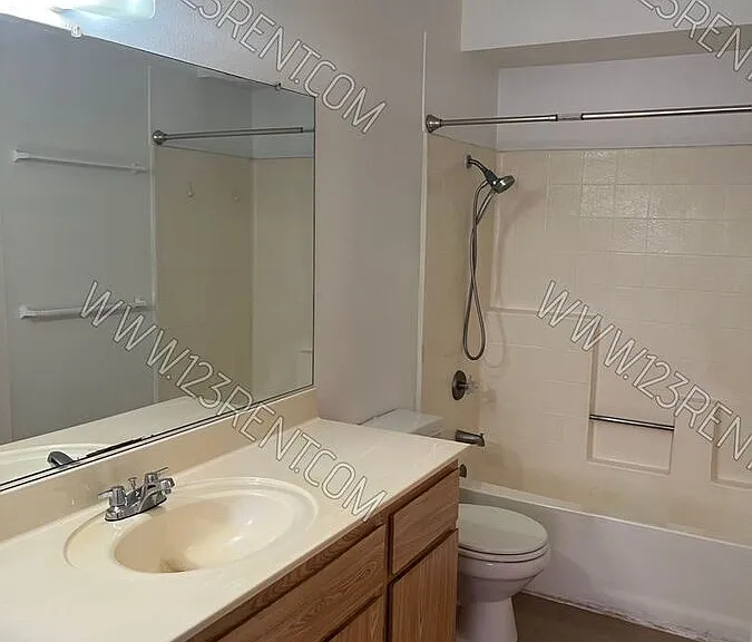 1628 Cactus Dr #B — Photo 11