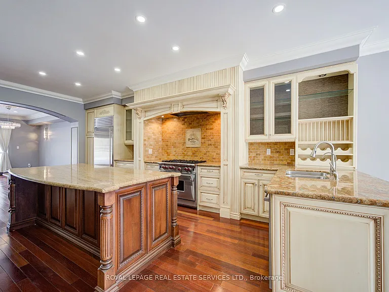 115 Saint Lawrence Dr — Photo 4