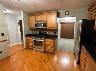2023 Scottdale Cir, Wheaton, IL