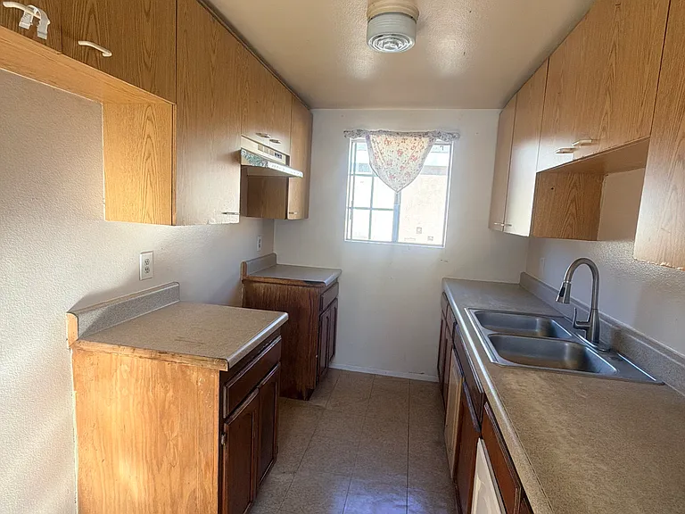 212 E Lanzit Ave #1/2 — Photo 8