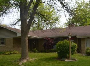 5 Charlton Dr, Kankakee, IL 60901