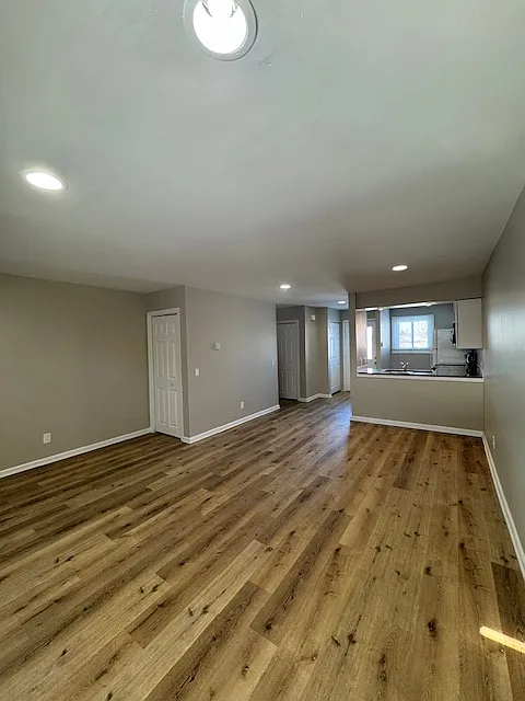 2 bed, 1000 sqft, $1,695 — Photo 4