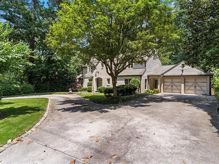 3825 Peachtree Dunwoody Rd NE — Photo 78