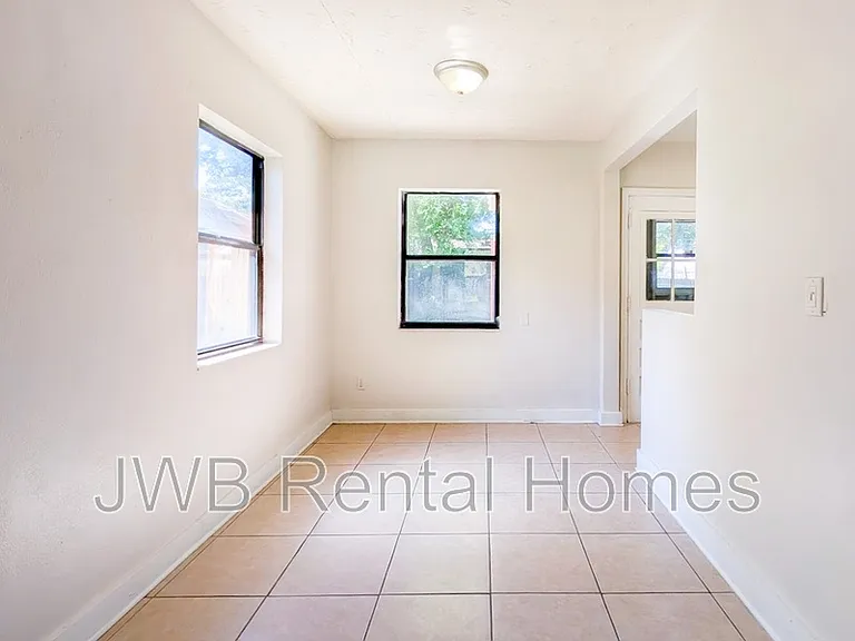 3232 Dellwood Ave — Photo 3