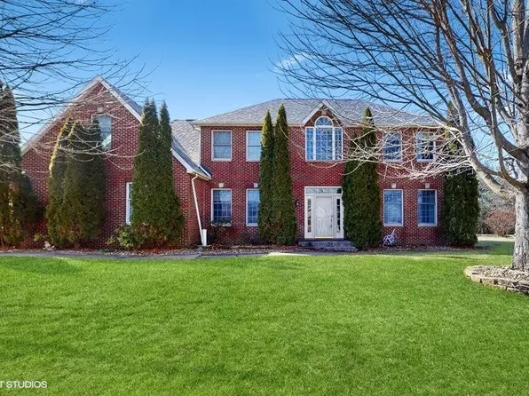 1052 Laurel Creek Dr, Chesterton, IN 46304