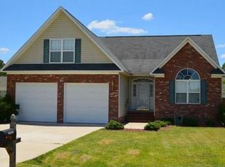 1404 Lowbranch Ct, Fayetteville, NC 28306