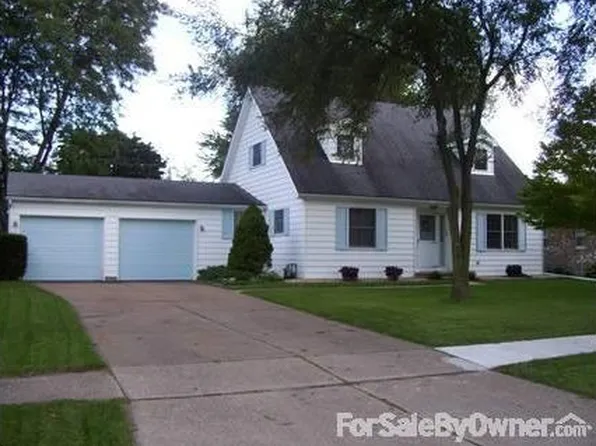 109 Homestead Dr, Rossford, OH 43460