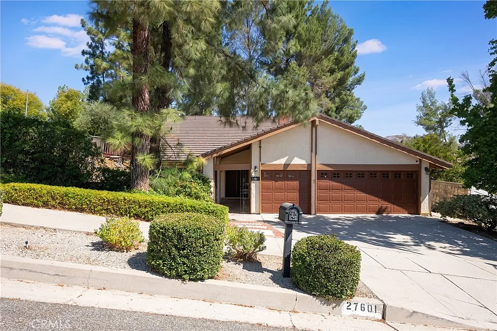 4 bed, 1850 sqft, $4,995 — Photo 1