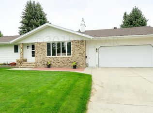 202 49th Ave S, Grand Forks, ND 58201