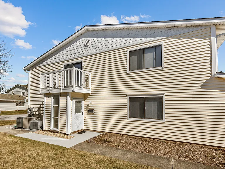 717 Whitesail Dr #717 — Photo 1