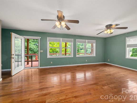 5th image of 847 N Lakeside Dr