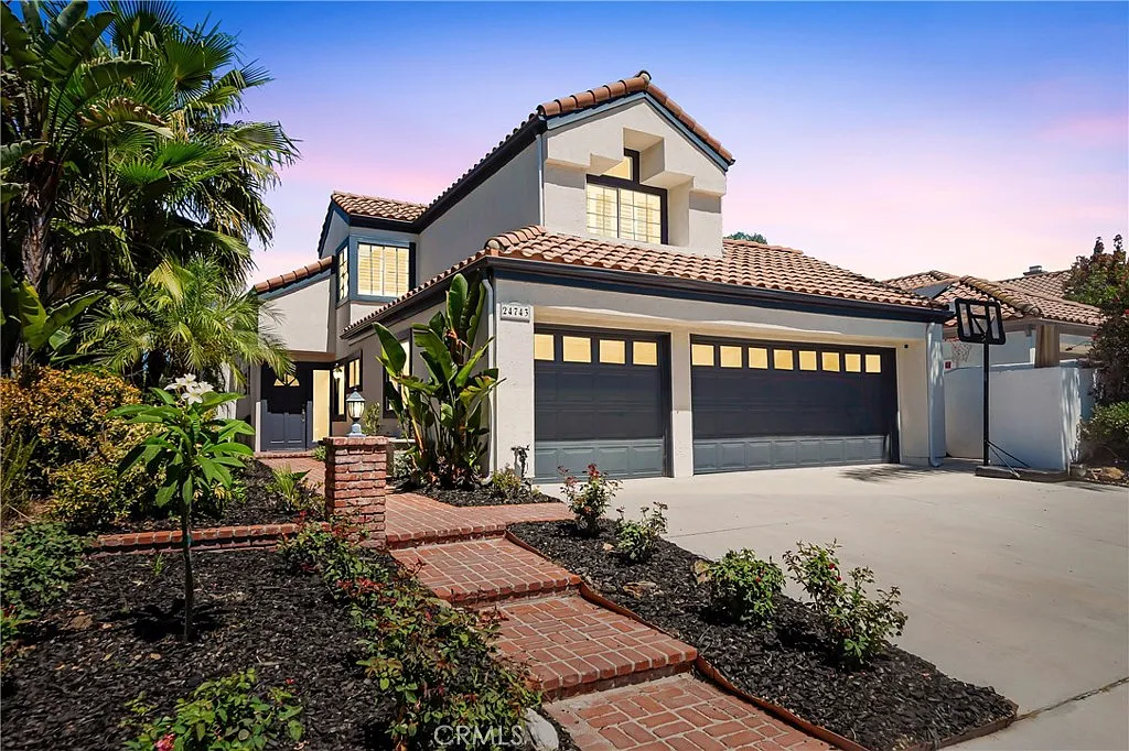 4 bed, 2681 sqft, $8,800 — Photo 1