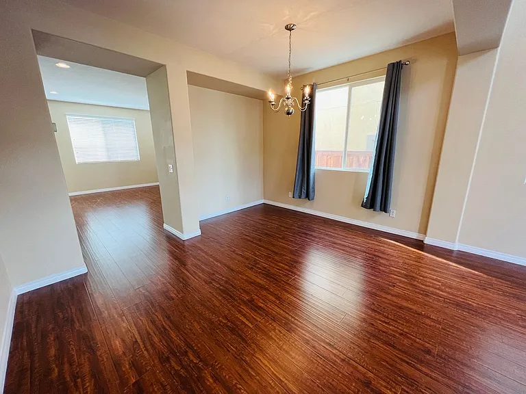 2758 Lavender St — Photo 16