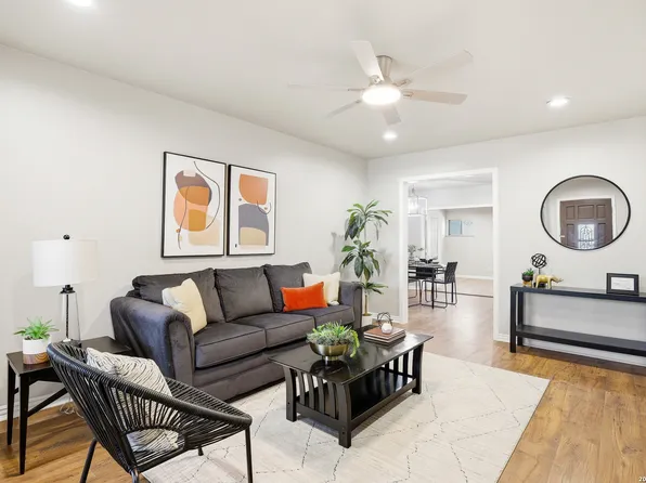 425 E Wright, Universal City, TX 78148