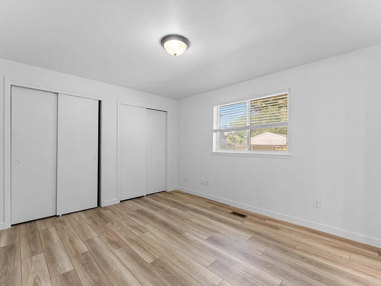 714 S Berwick Dr — Photo 15