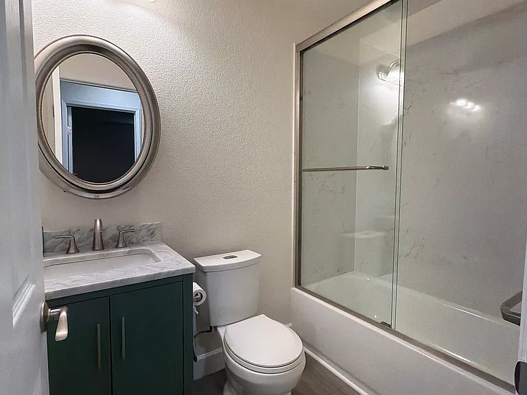 Guest/Hallway Bathroom