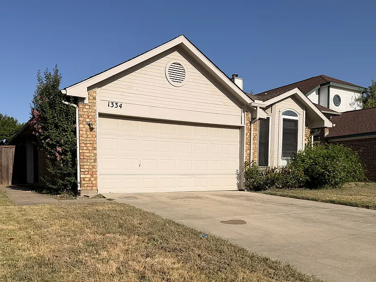 1334 Mimosa Ln — Photo 4
