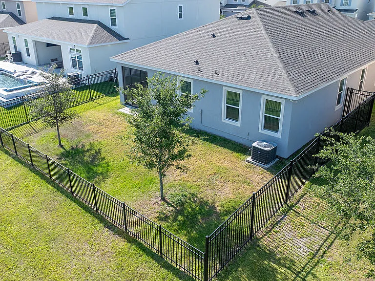 4921 Olivia Ct — Photo 35