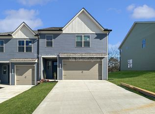 1724 Bennett Village Dr, Maryville, TN 37804