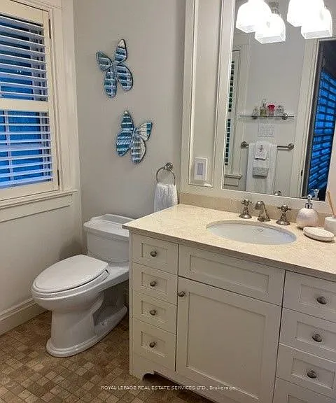 33 Howard Ave — Photo 24