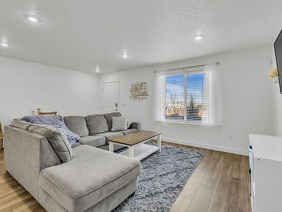 4th image of 291 E Serenity Ave