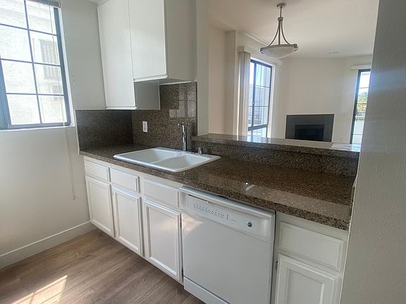 5th image of 805 S Wooster St APT 201