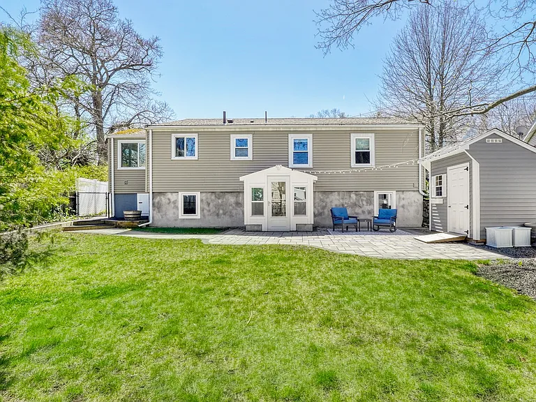 115 Washington St — Photo 14