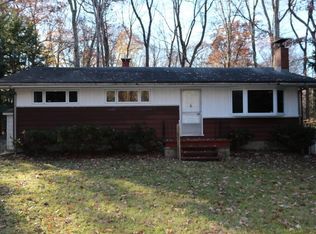 435 Waterfall Ln, Mount Pleasant, PA 15666