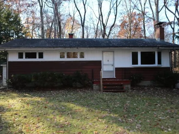 435 Waterfall Ln, Mount Pleasant, PA 15666