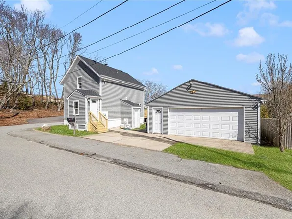 2 Birch St, Tiverton, RI 02878