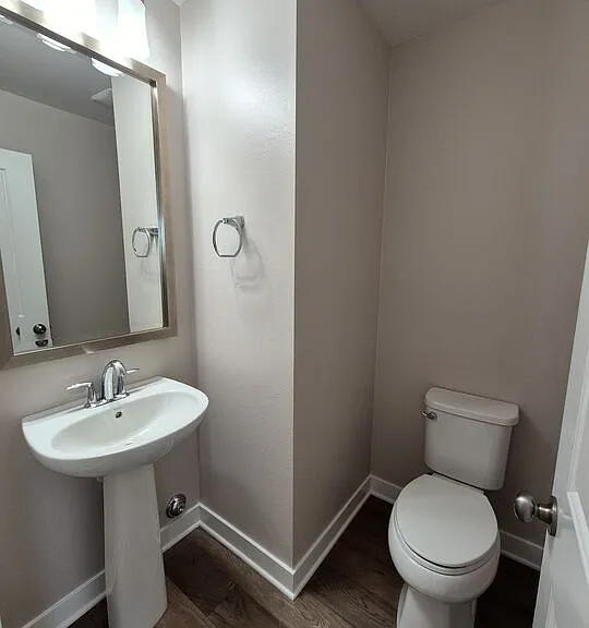 383 Silktree Ave — Photo 24