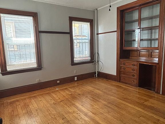 5th image of 16 Emmett St Floor 1