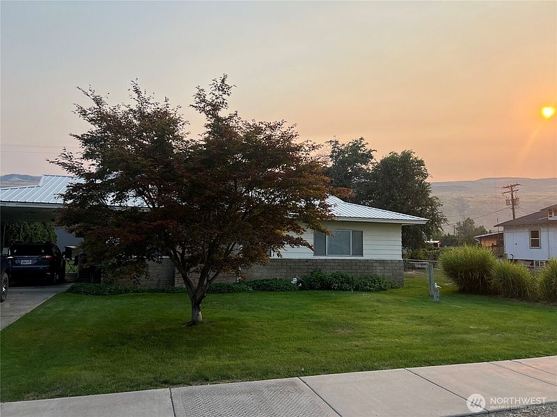 3rd image of 1518 Columbia Avenue