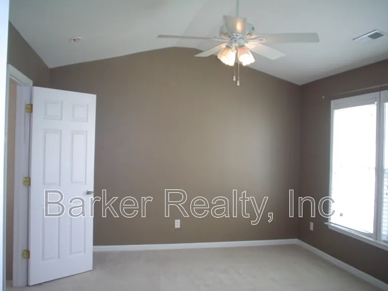 7100 Proctor Hill Dr — Photo 7