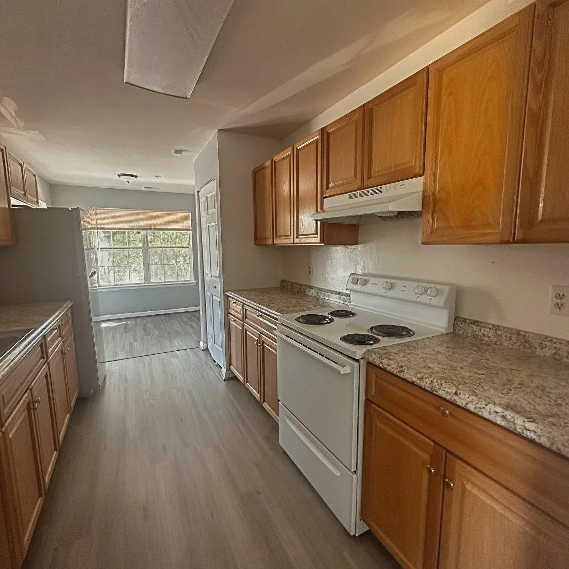 3 bed, 1.5 bath, 1317 sqft, $2,250 — Photo 3