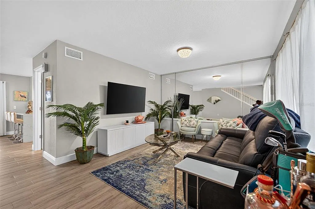3 bed, 2.5 bath, 1582 sqft, $4,000 — Photo 4