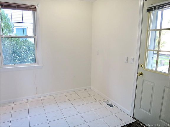 5th image of 268 Sylvan Knoll Rd