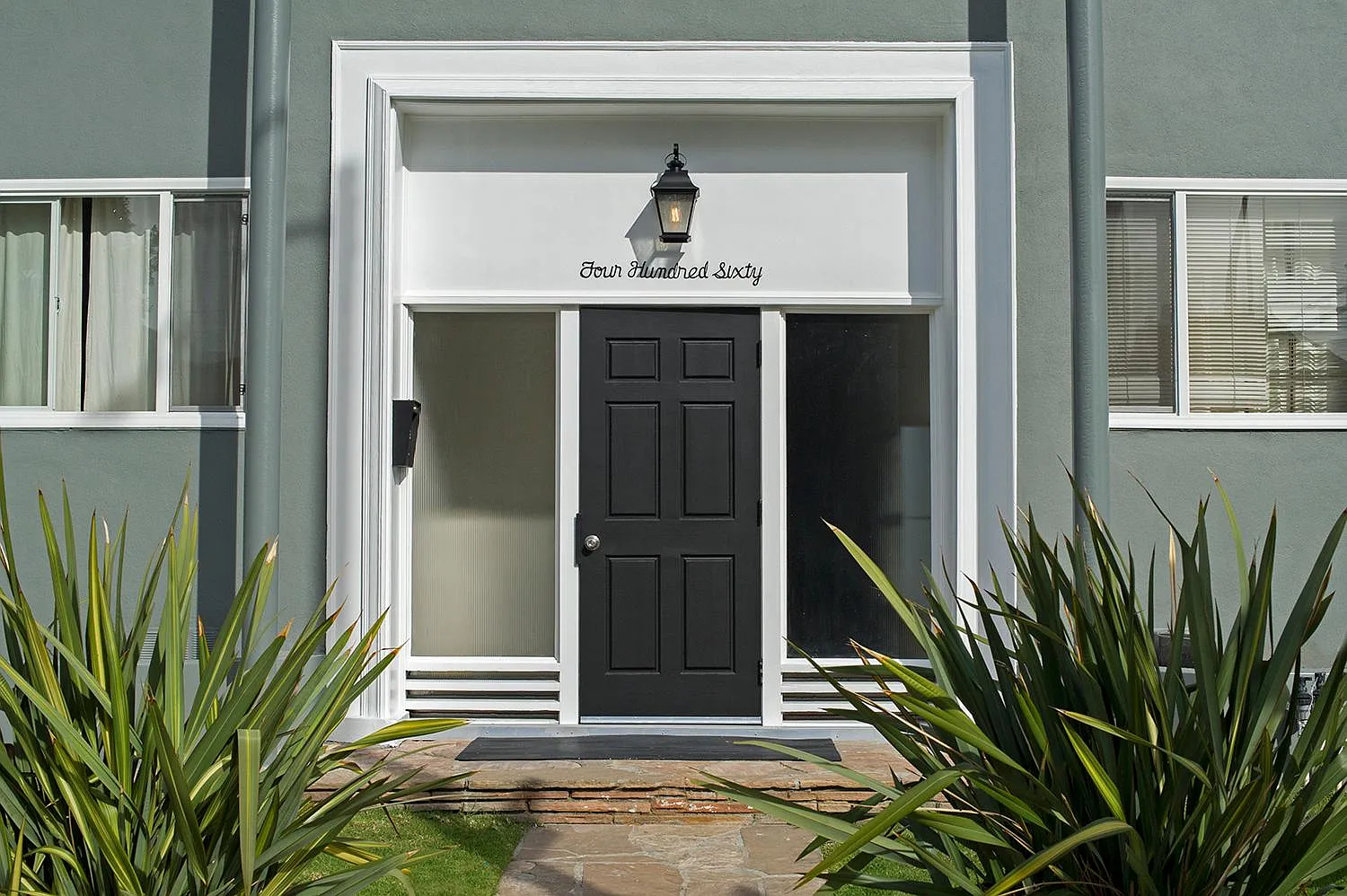 Studio, 675 sqft, $1,925 — Photo 2