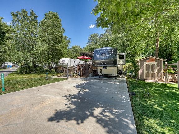 4th image of 391 Conley Creek Cir