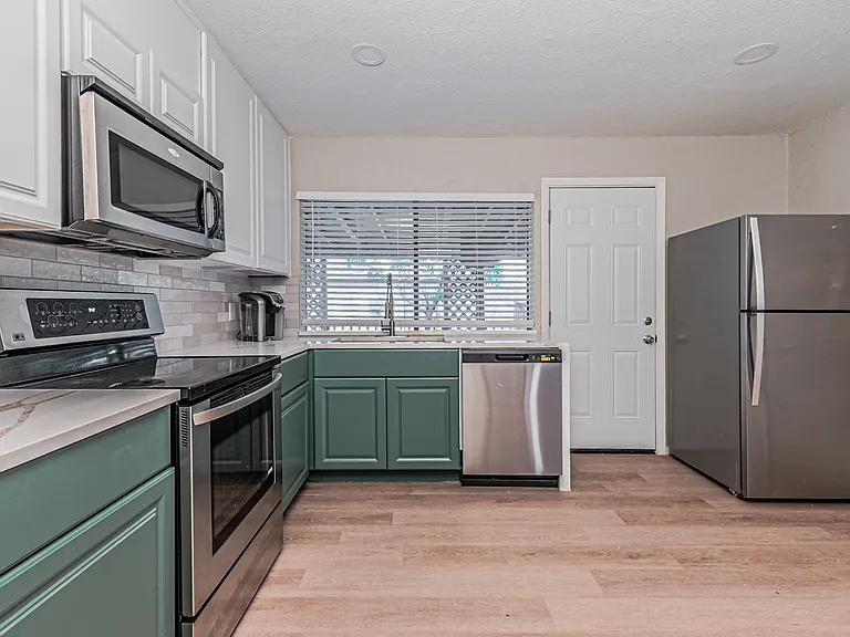 3728 Yosemite Dr — Photo 10