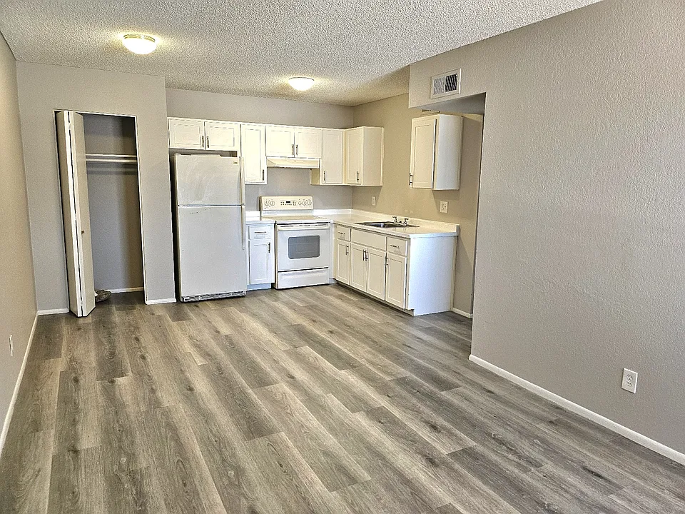 1725 W Vogel Ave #15