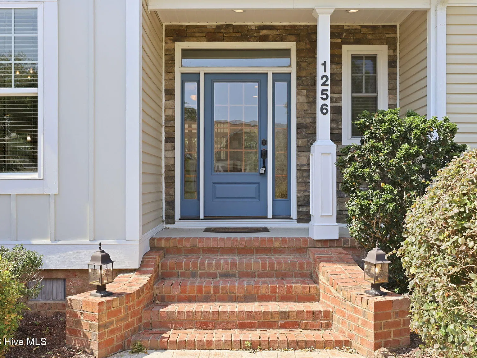 4 bed, 4.0 bath, 3029 sqft, $2,600 — Photo 4